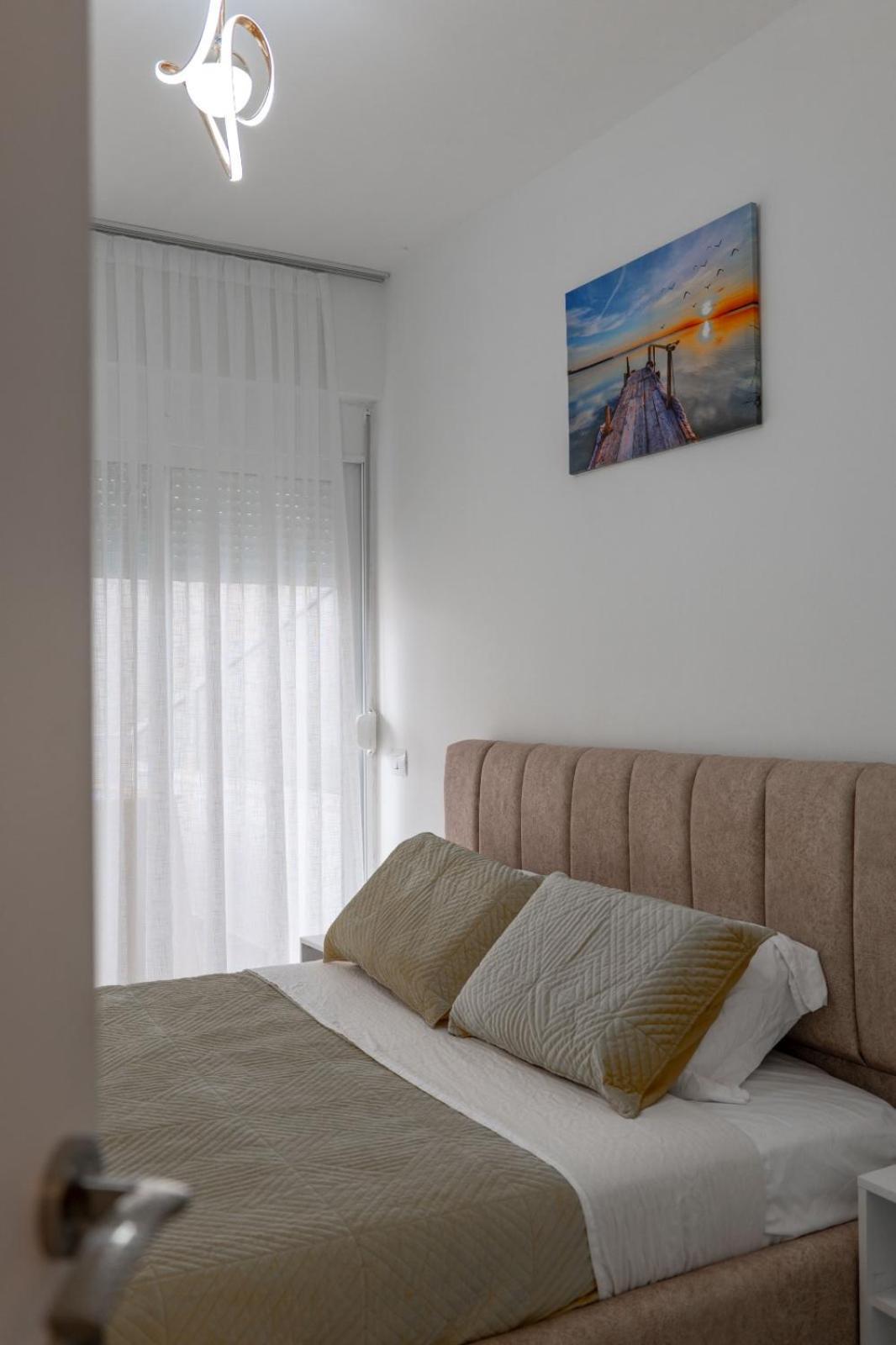 Esel Apartments Саранда Экстерьер фото
